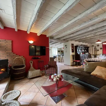 Holiday home Sarahandia