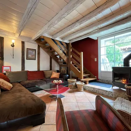 Sarahandia Holiday home *