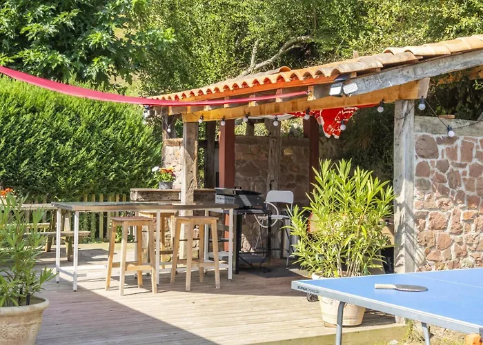 Sarahandia Nyaraló *