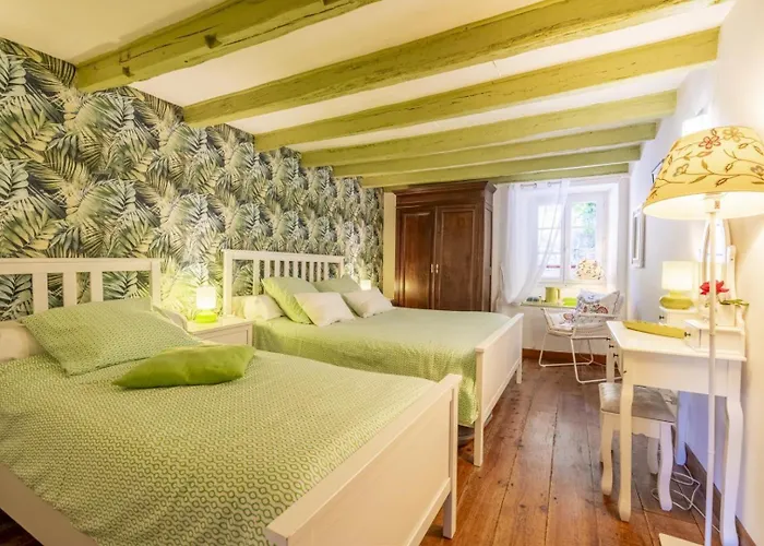 Sarahandia Nyaraló *